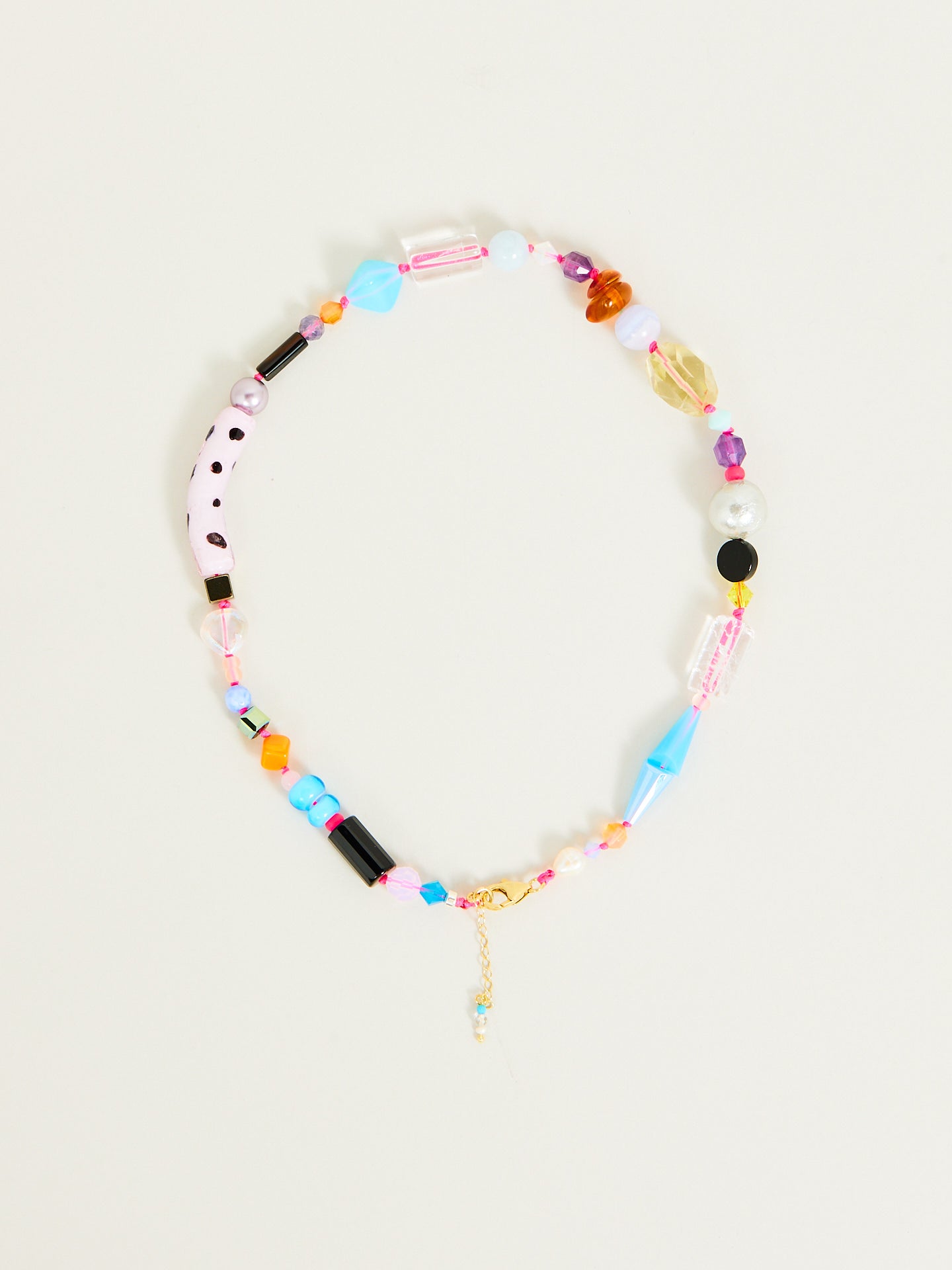 Bunte Kette mit hohem Designanspruch.